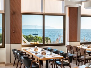 2 restaurants; s'hi serveixen esmorzars i sopars