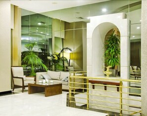 Lobby sitting area - Korumar Deluxe Hotel (Kusadasi)