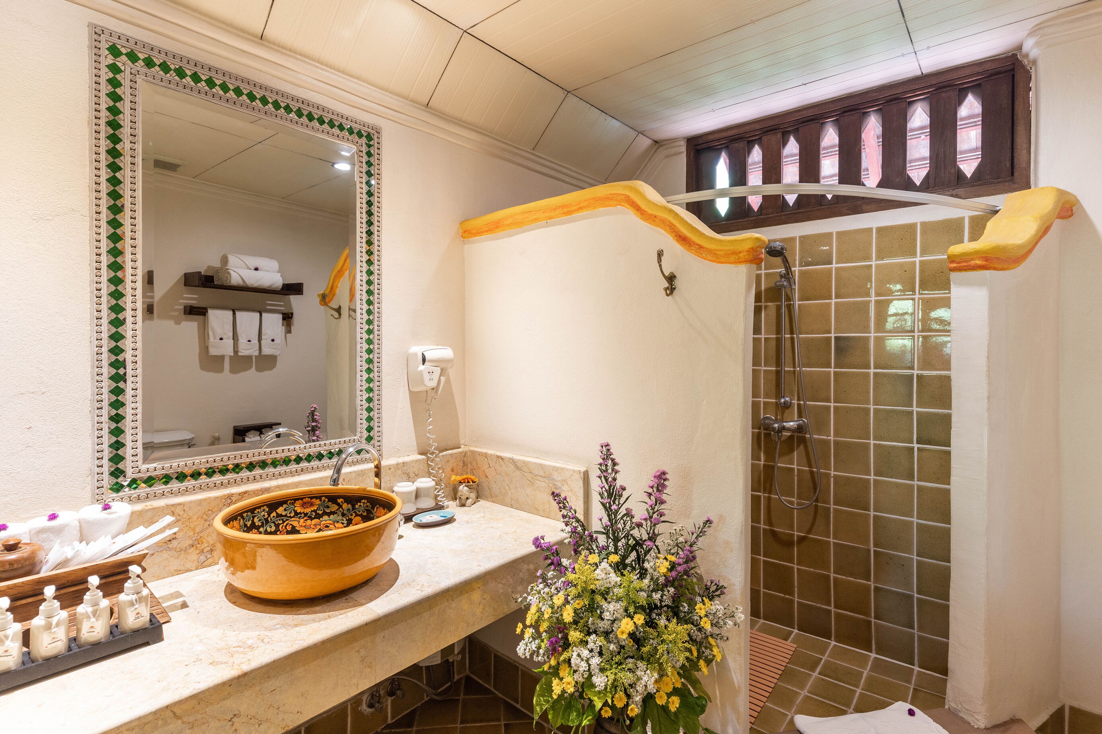 junior suite, 1 double bed | bathroom | shower, free toiletries, hair dryer, bathrobes