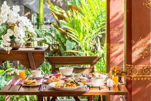 Breakfast, lunch and dinner served  - Yaang Come Village (Chiang Mai)