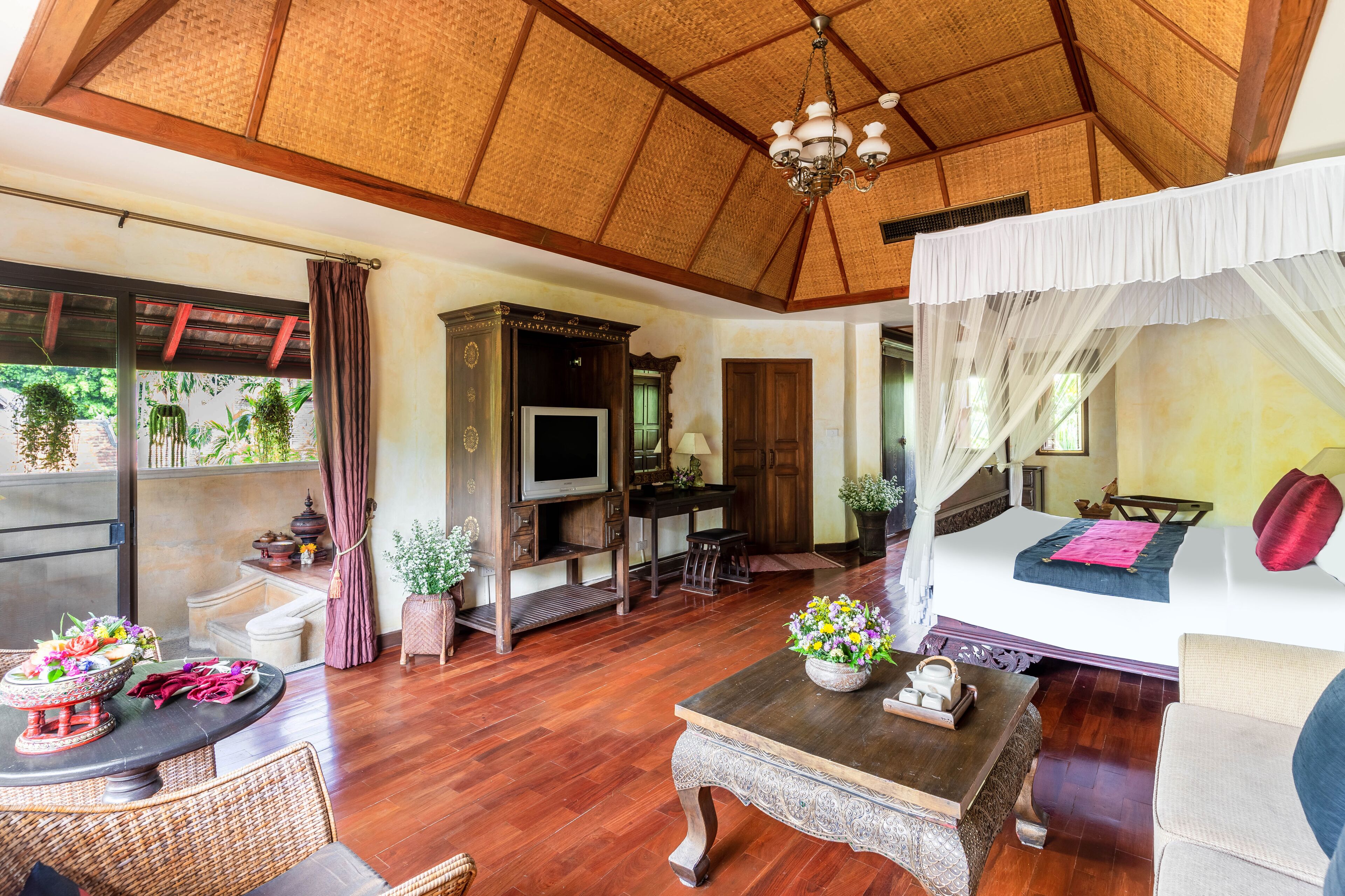 Suite – junior, 1 dobbeltseng | Safe på rommet, individuelt dekorert, individuelt innredet og skrivebord