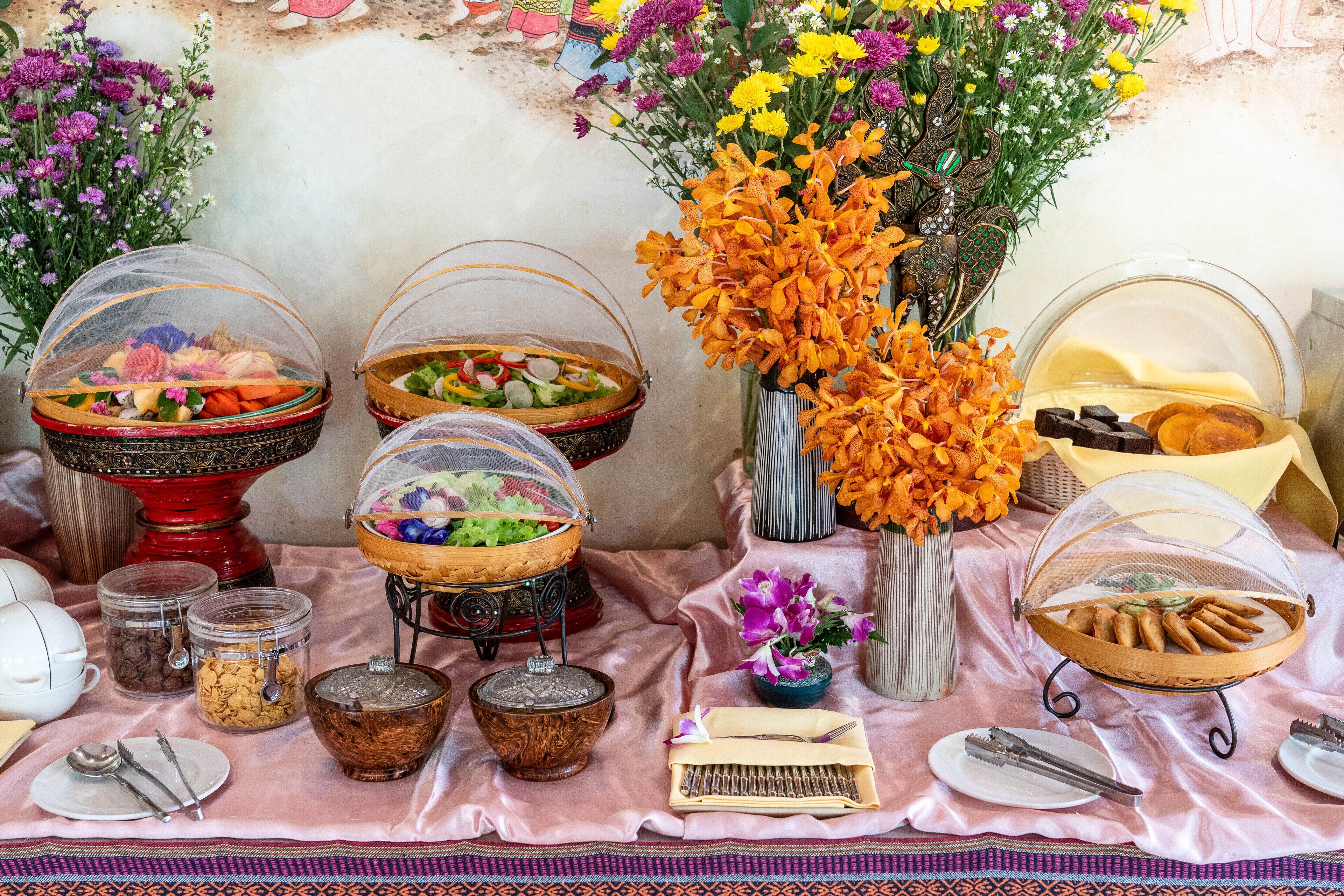 daily cooked-to-order breakfast (thb 400 per person)