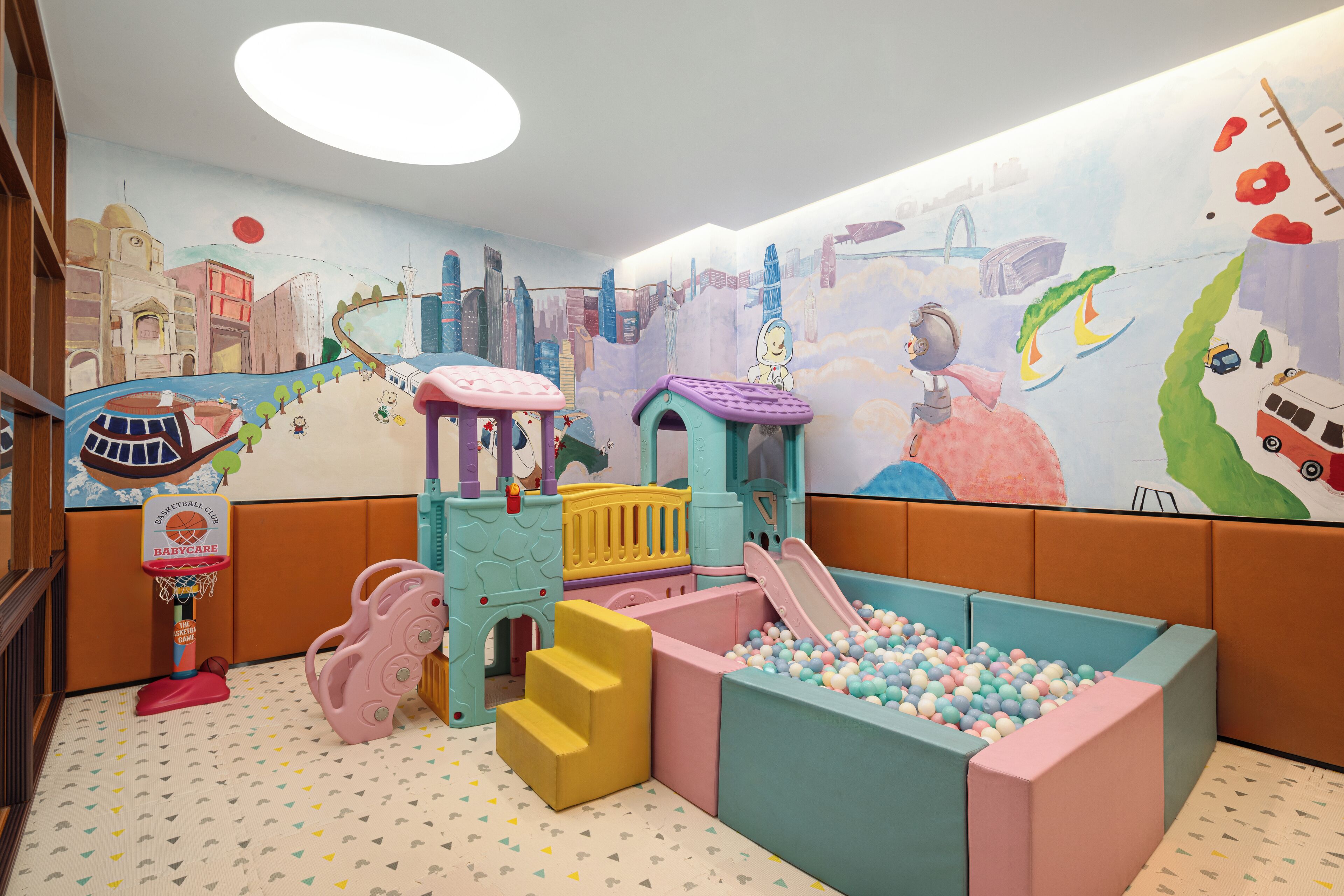 Área de juegos infantiles bajo techo