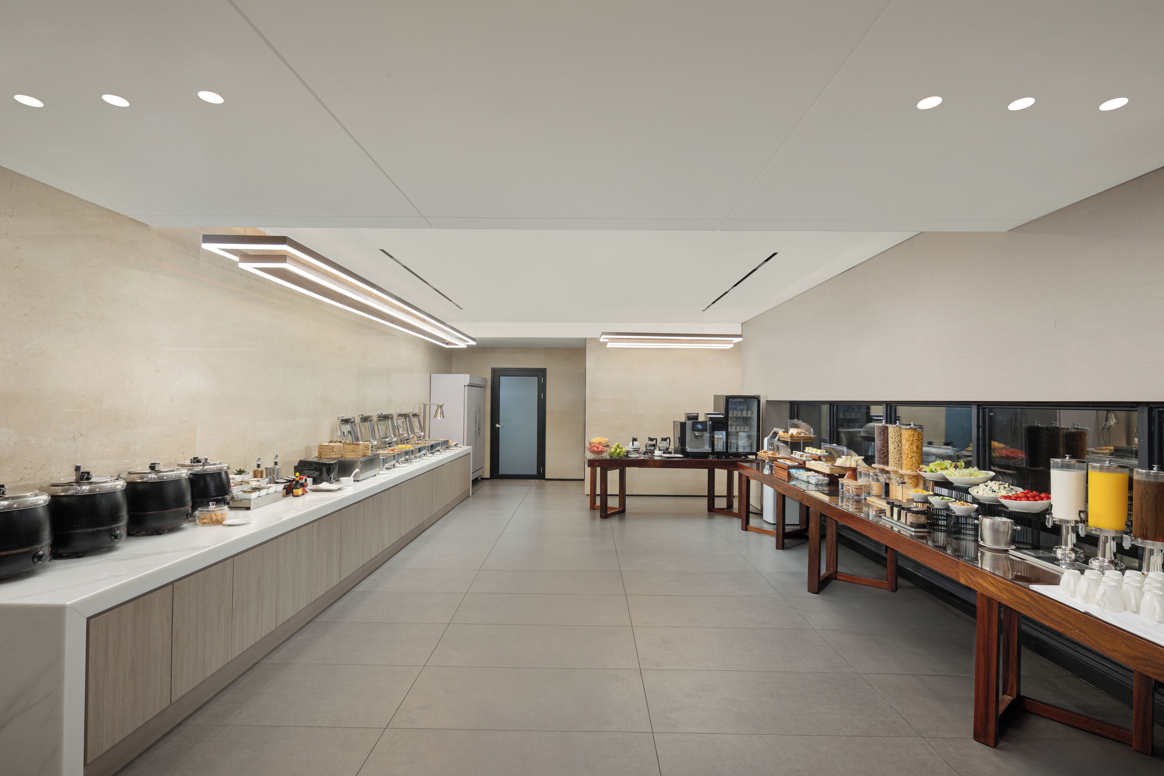 Sarapan prasmanan setiap hari (CNY 75 per orang)