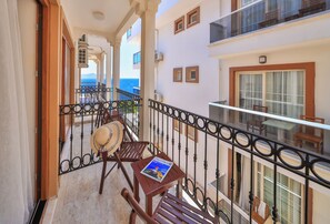 Minibar, desk, laptop workspace, blackout curtains - Medusa Hotel (Kas)