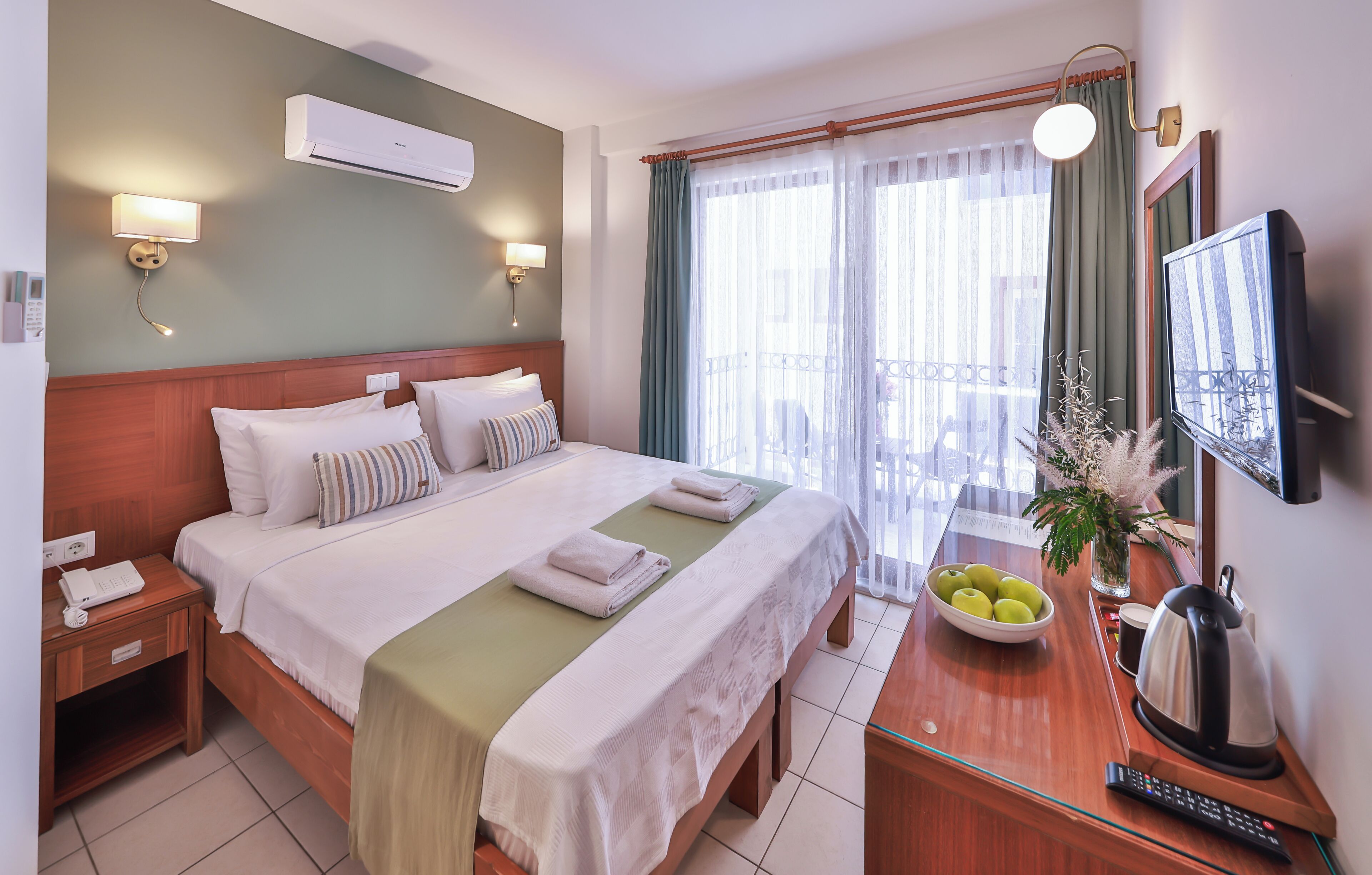 Minibar, desk, laptop workspace, blackout curtains