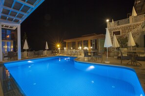 Seasonal outdoor pool, a rooftop pool, free pool cabanas, pool umbrellas