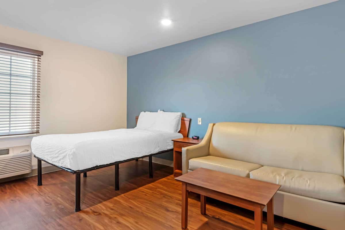 desk, laptop workspace, iron/ironing board, free wifi