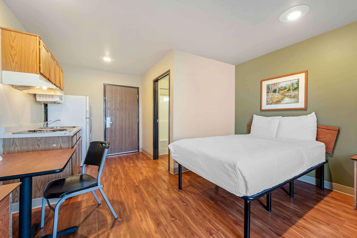 Standard Studio, Non Smoking, Refrigerator & Microwave