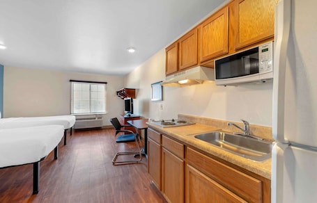 Standard Studio, Non Smoking, Refrigerator & Microwave | Desk, laptop workspace, iron/ironing board, free WiFi