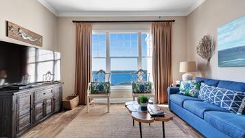 House, Multiple Beds (Apartment) | Living room | TV, DVD player