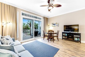 Σπίτι, 1 Queen Κρεβάτι με Καναπέ-Κρεβάτι (Apartment) | Καθιστικό | Τηλεοράσεις, συσκευή αναπαραγωγής DVD