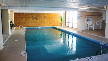 Kolam renang indoor dan kolam renang outdoor