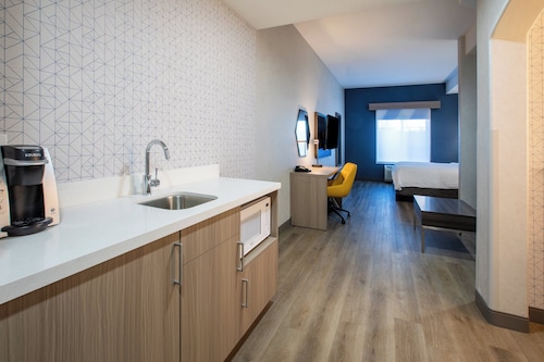Holiday Inn Express & Suites Lathrop by IHG