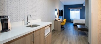 Holiday Inn Express & Suites Lathrop by IHG