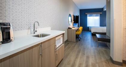 Holiday Inn Express & Suites Lathrop by IHG
