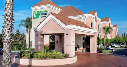 Holiday Inn Express & Suites Lathrop by IHG