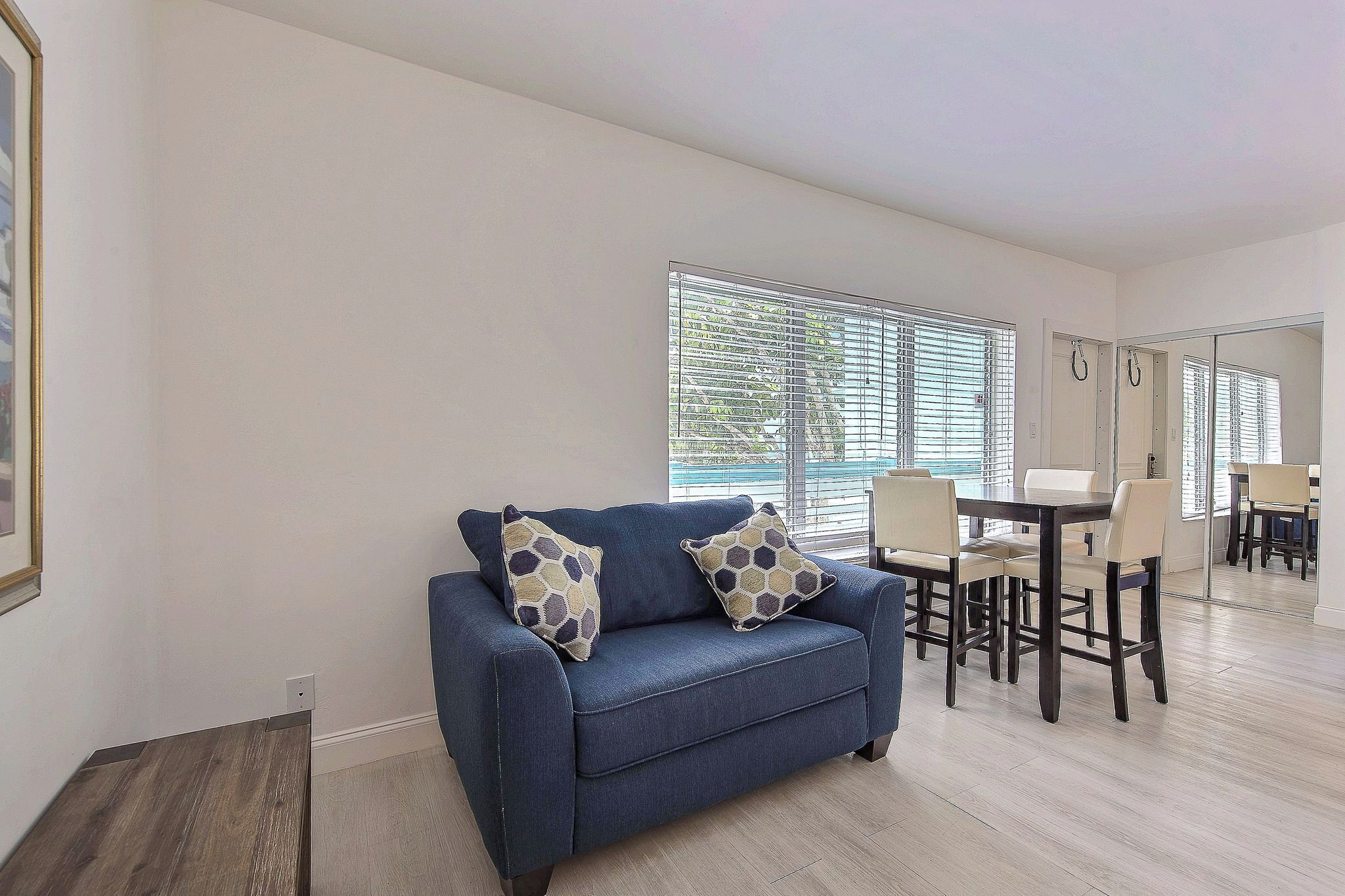 deluxe room, 2 queen beds, kitchenette | living area | 40-inch flat-screen tv with cable channels, tv