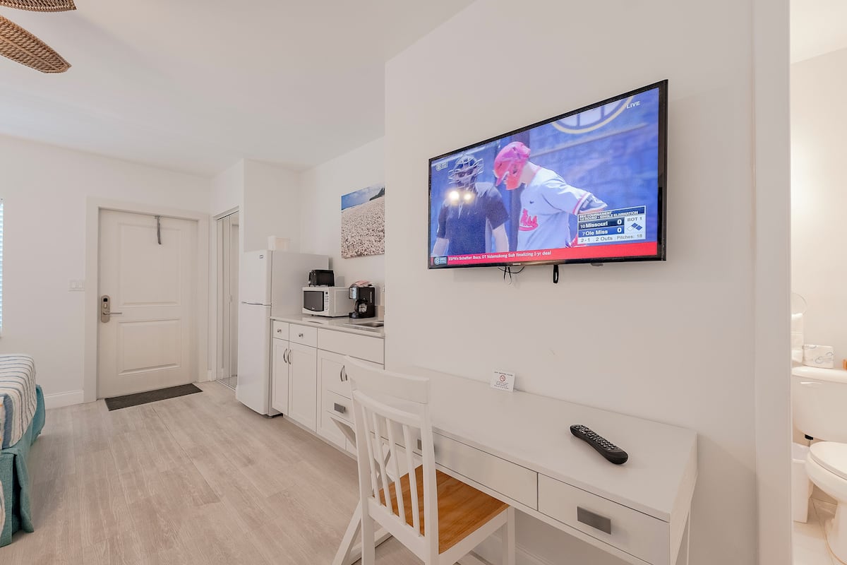 1 bedroom, premium bedding, iron/ironing board, free WiFi
