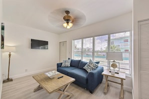 40-Zoll-Flachbildfernseher mit Kabelempfang, Fernseher