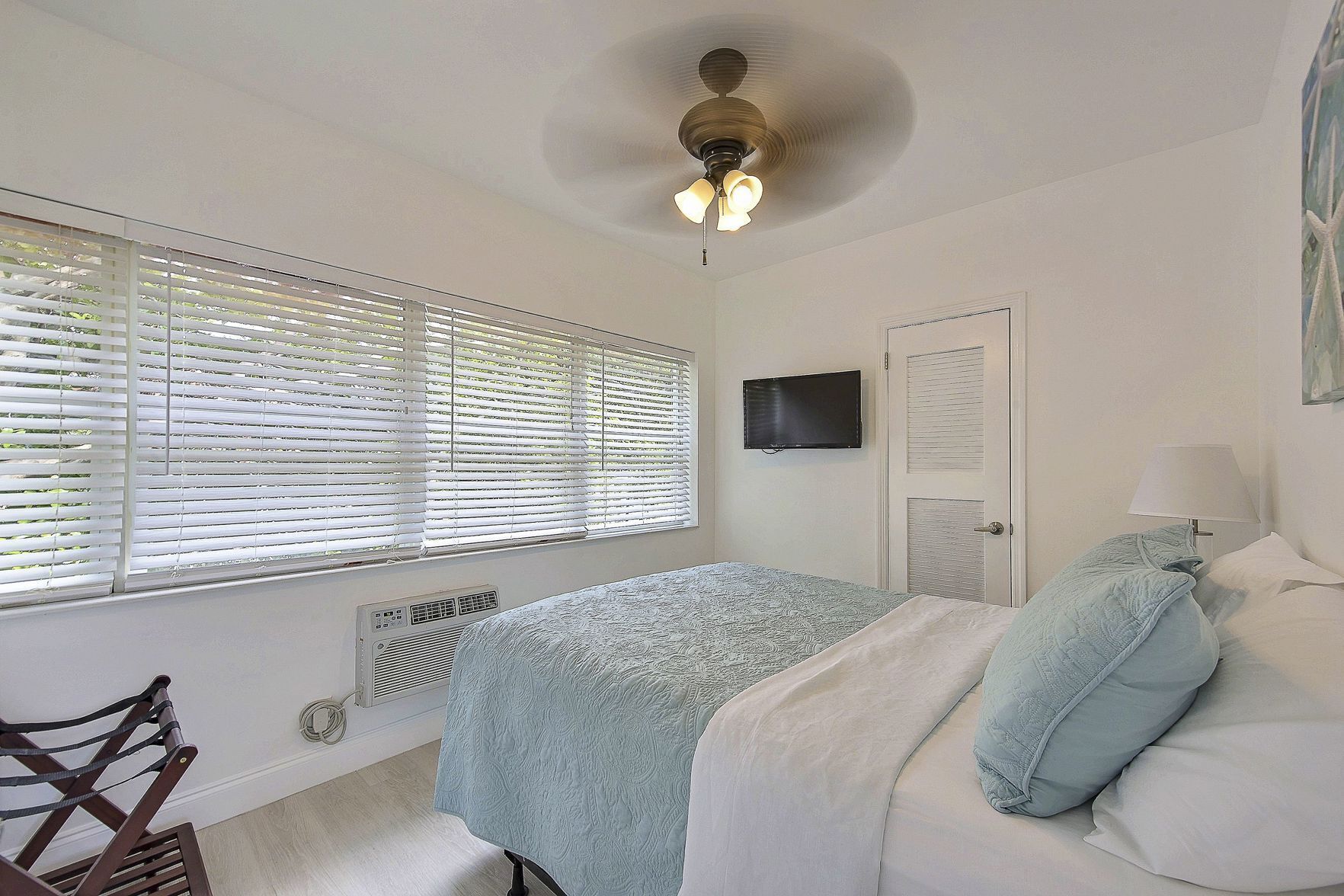 Premium bedding, iron/ironing board, free WiFi, bed sheets