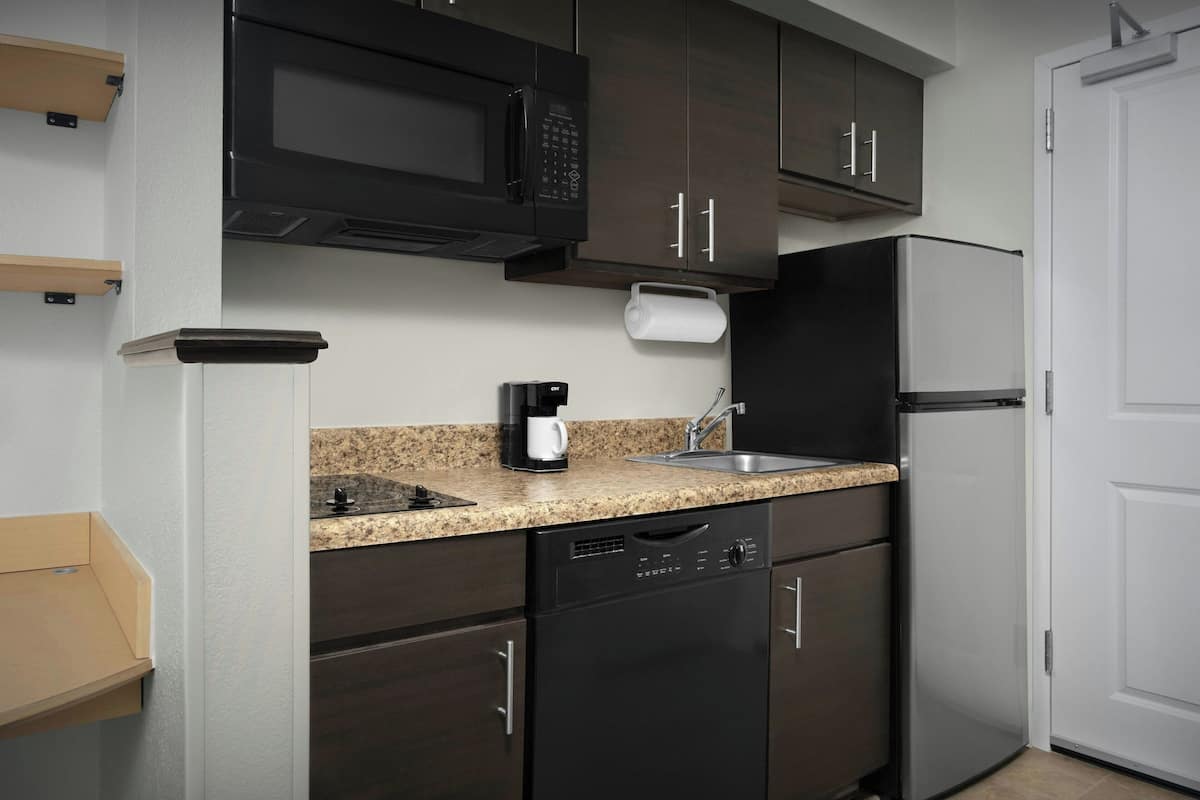 fridge, microwave, stovetop, dishwasher