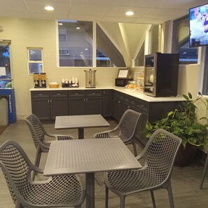 Free daily continental breakfast