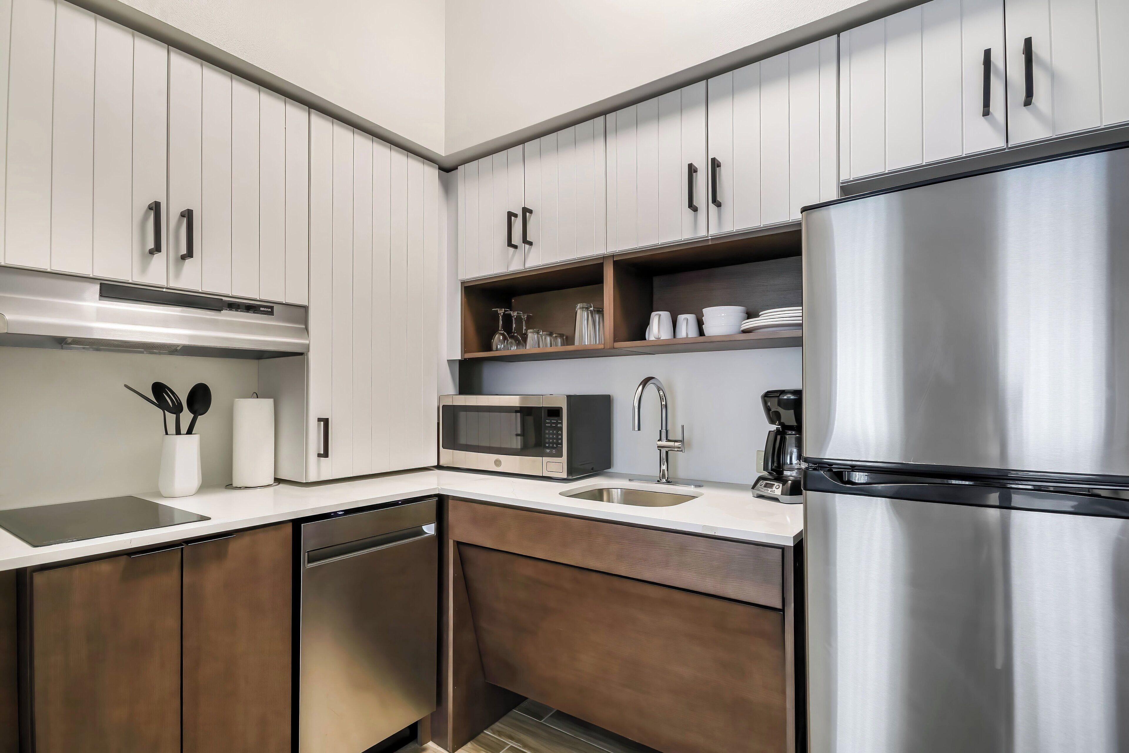 studio suite, 1 king bed, accessible, kitchen (hear, mobility tub) | 1 bedroom, in-room safe, desk, blackout curtains