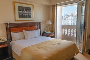 Deluxe Superior | Down comforters, minibar, in-room safe, desk