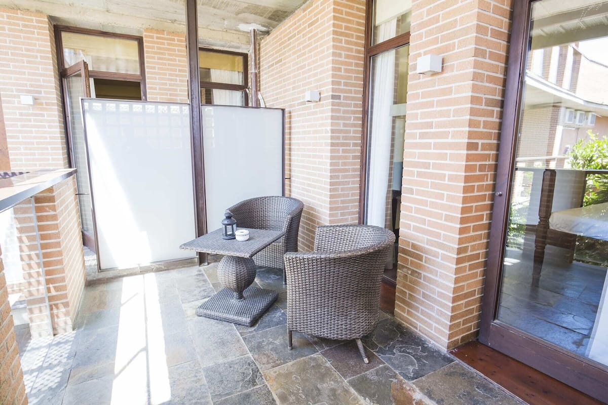 Family Room | Soundproofing, free WiFi