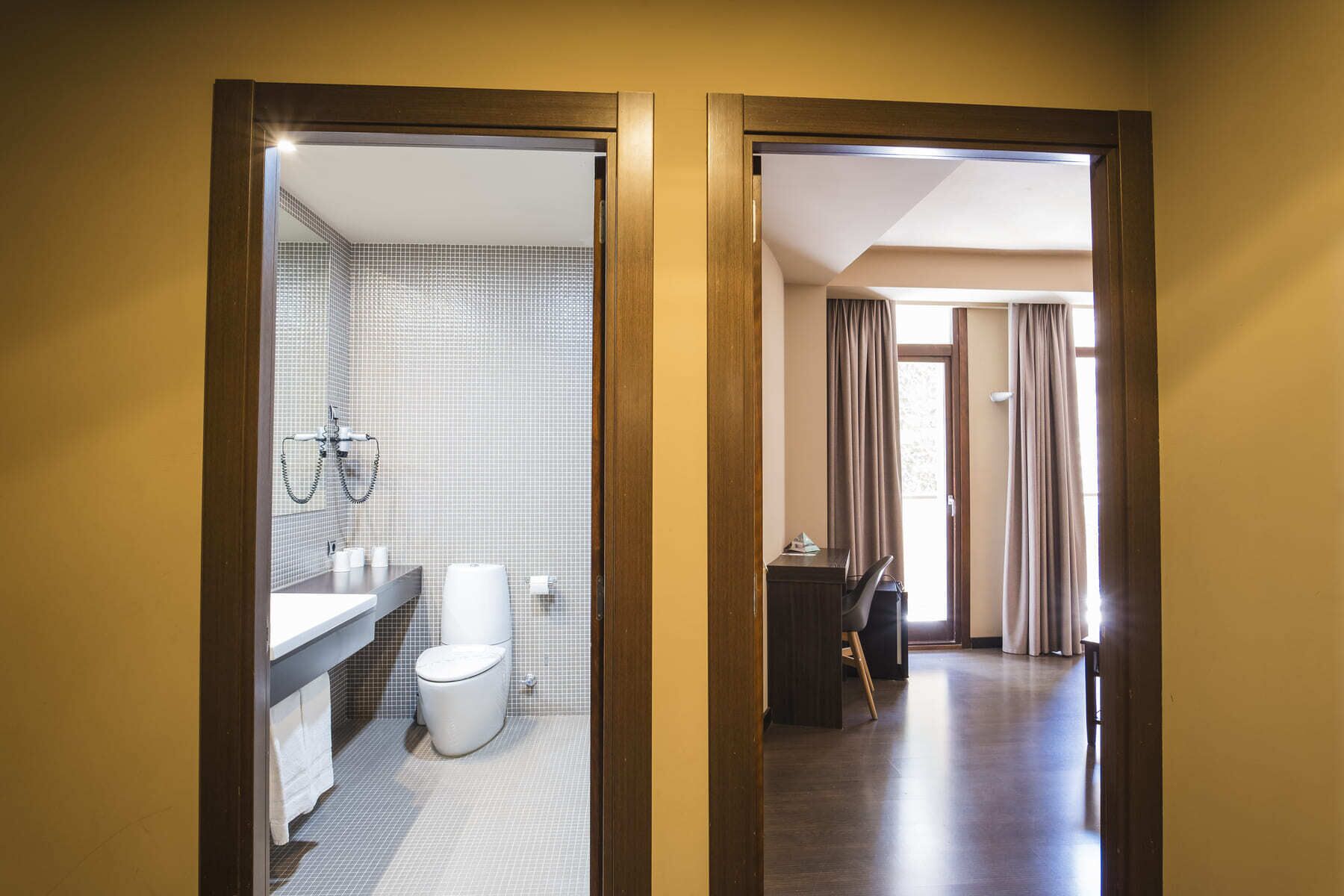 superior room | bathroom | free toiletries, hair dryer, towels