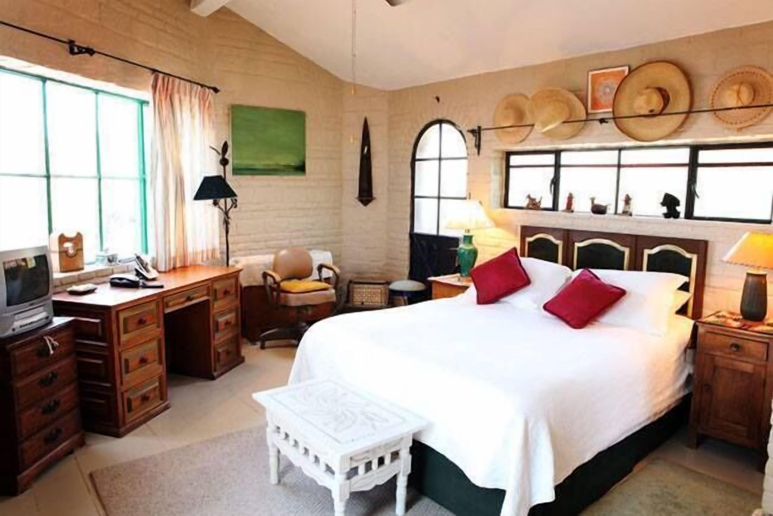 standard house, ensuite (casa tito) | premium bedding, individually decorated, individually furnished