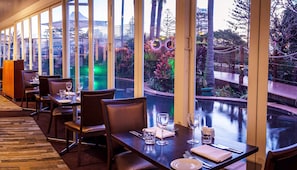 5 restaurants, breakfast served - Mantra Twin Towns (Tweed Heads)