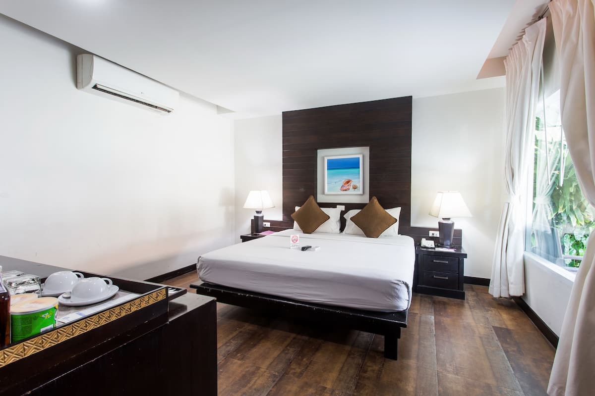 Superior Bungalow, Garden Area | Minibar, in-room safe, blackout drapes, iron/ironing board