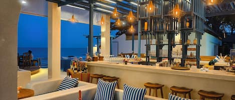 Frühstück, Mittagessen, Abendessen, Blick auf den Strand