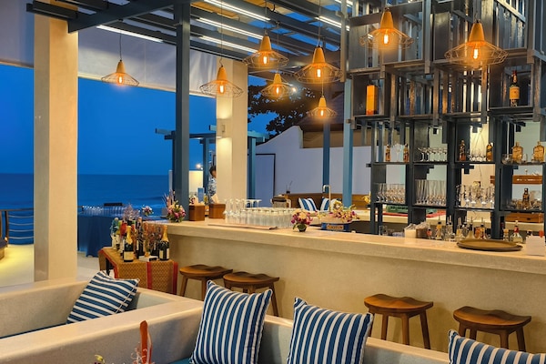 Breakfast, lunch, dinner served; beach views
