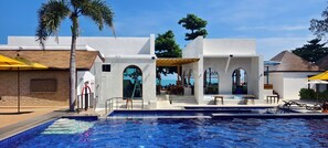 Breakfast, lunch, dinner served; beach views