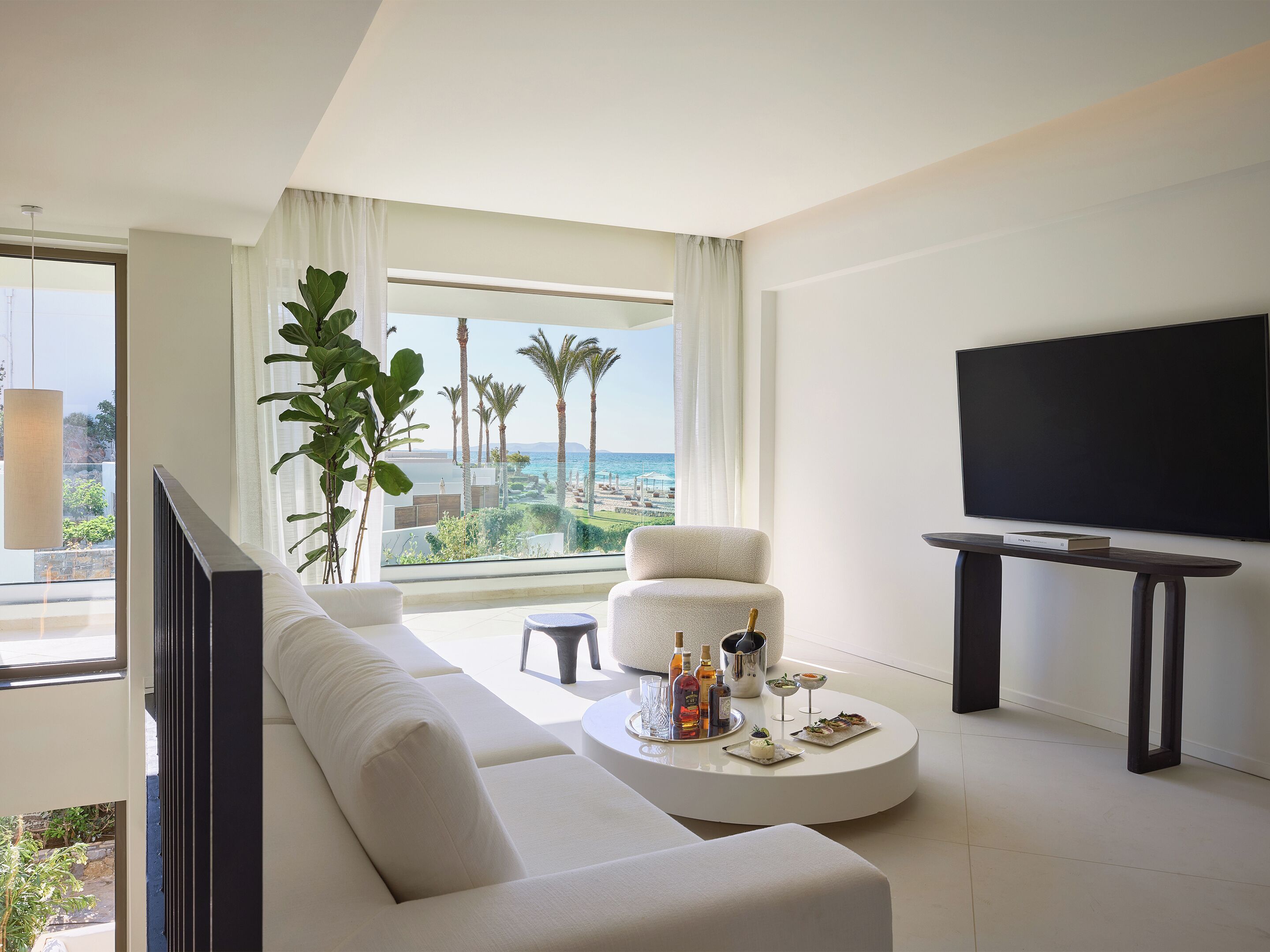 2-bedroom duplex suite | 1 bedroom, minibar, in-room safe, blackout curtains