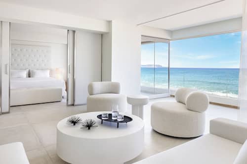 Amirandes White Suite