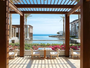 2 Bars/Lounges, Strandbar