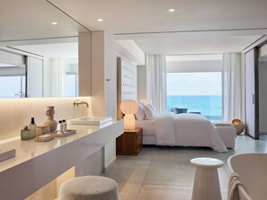One Bedroom Grand Suite with Frontal Sea View | Bathroom