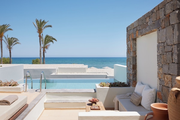 Näkymä rannalle/valtamerelle