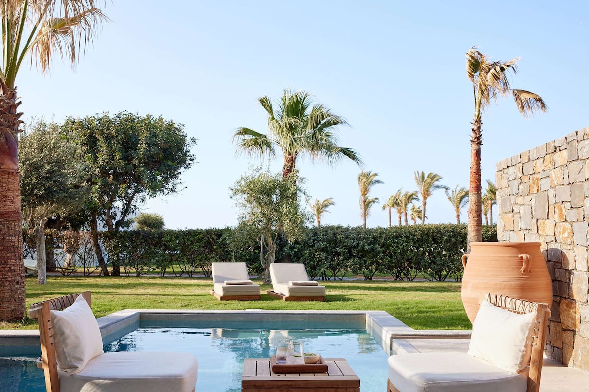 Swim Up Family Suite With Garden