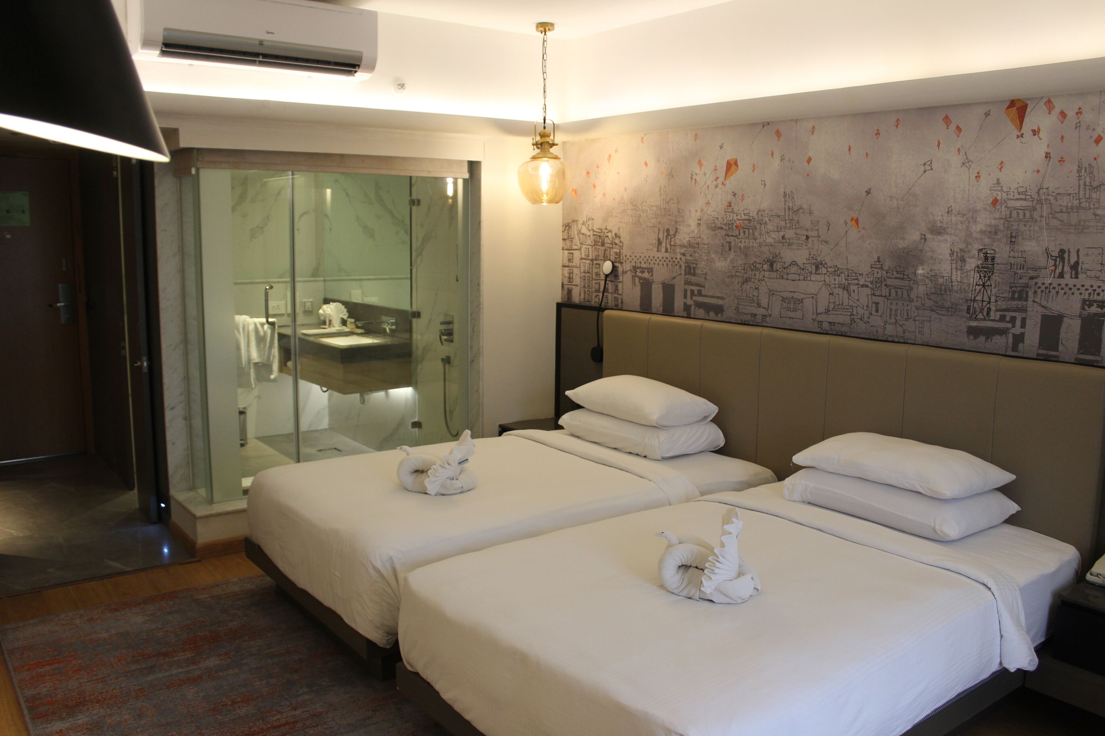 ห้องซูพีเรีย | มินิบาร์, ตู้นิรภัยในห้องพัก, โต๊ะทำงาน, ผ้าม่านกันแสง