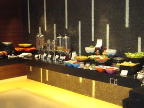 Daily buffet breakfast for a fee