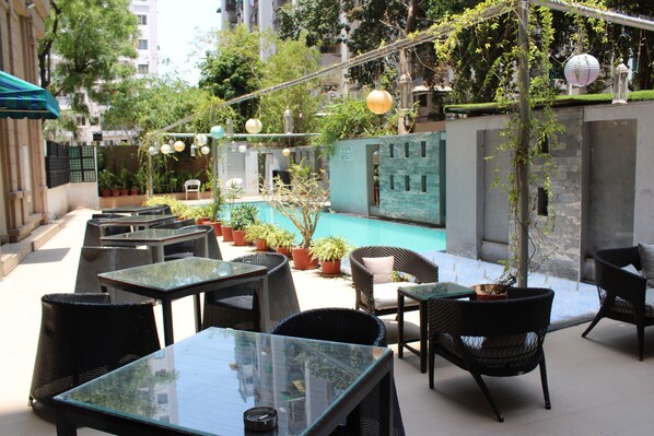 Outdoor pool, sun loungers