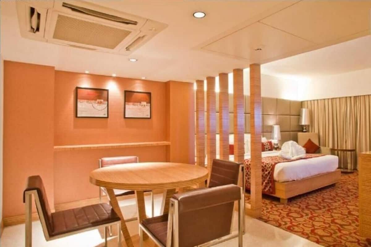 Minibar, in-room safe, desk, blackout drapes
