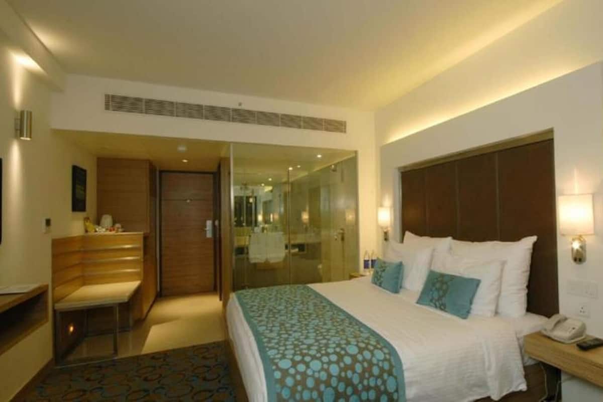 Minibar, in-room safe, desk, blackout drapes
