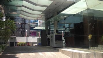 Pintu masuk properti