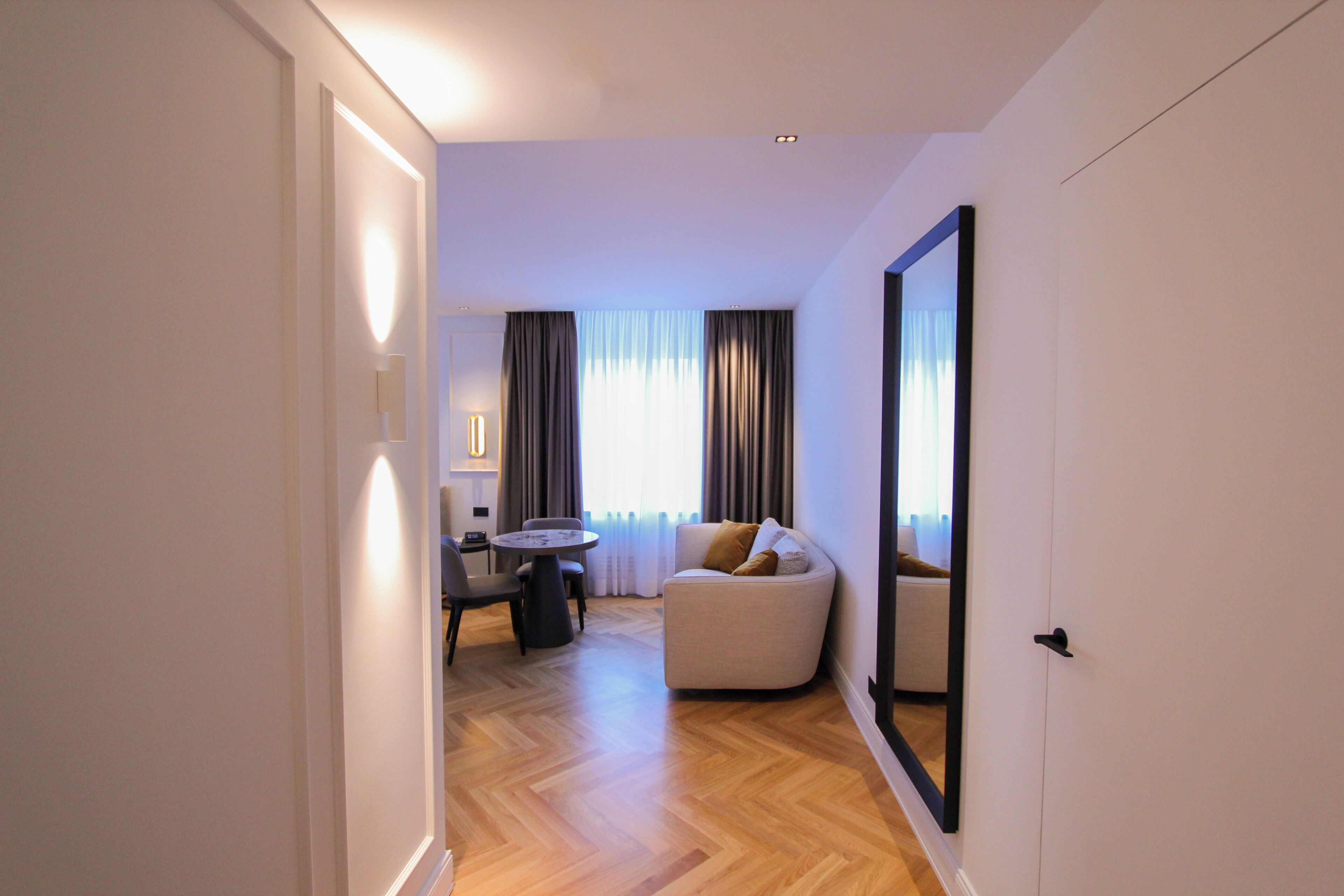 suite | minibar, in-room safe, desk, free wifi